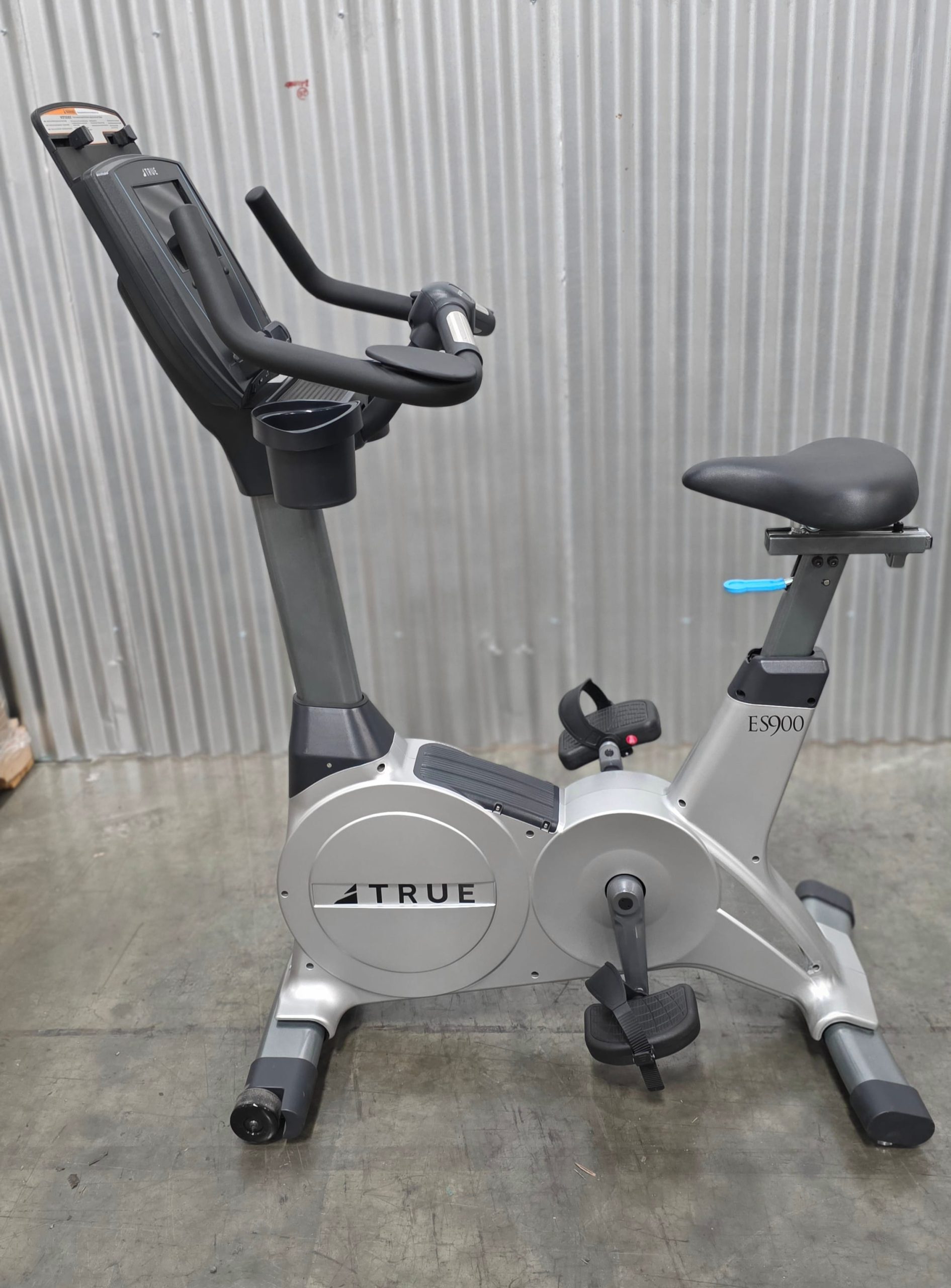 TRUE ES900 Upright Bike - USED