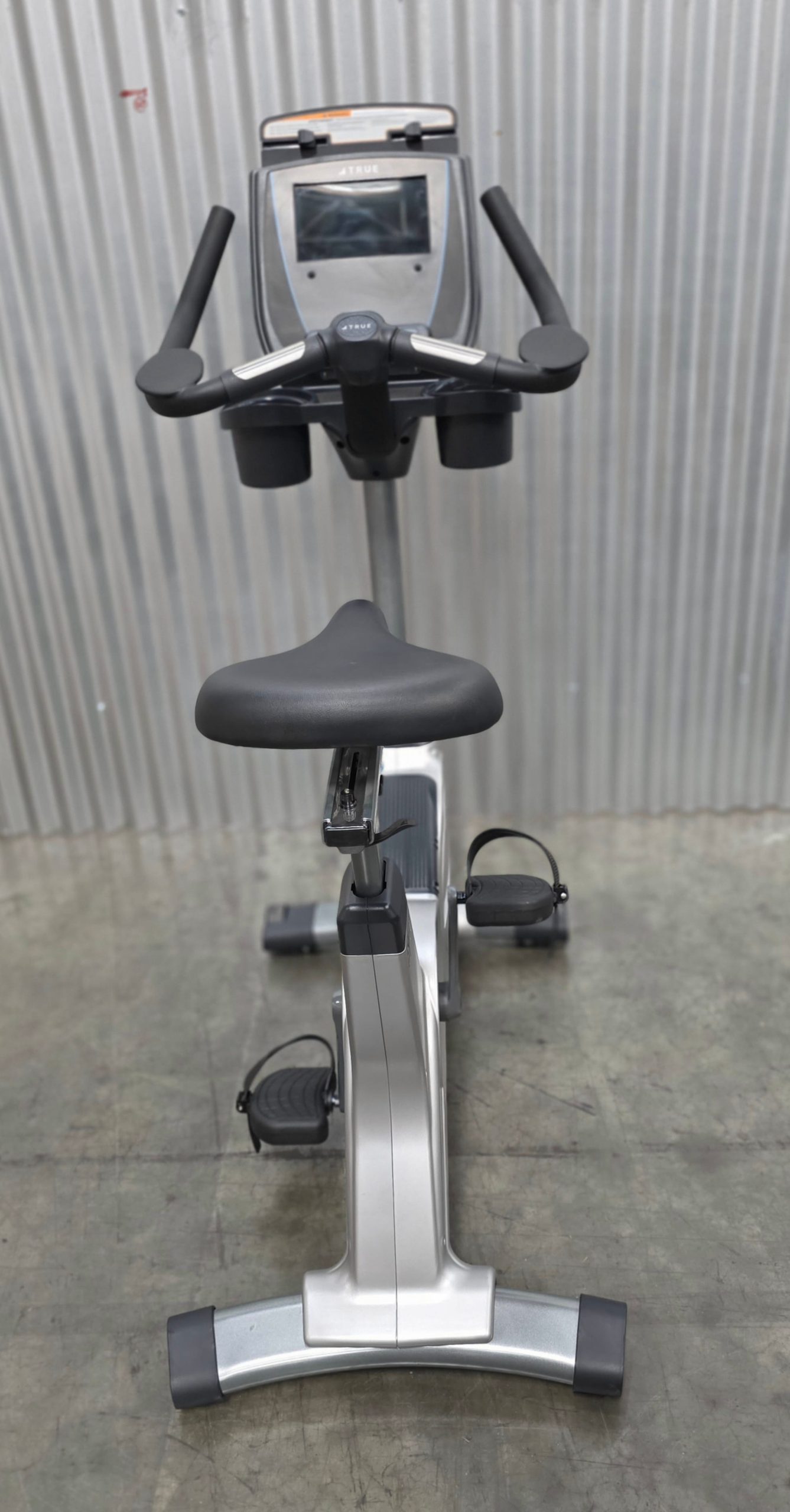 TRUE ES900 Upright Bike - USED