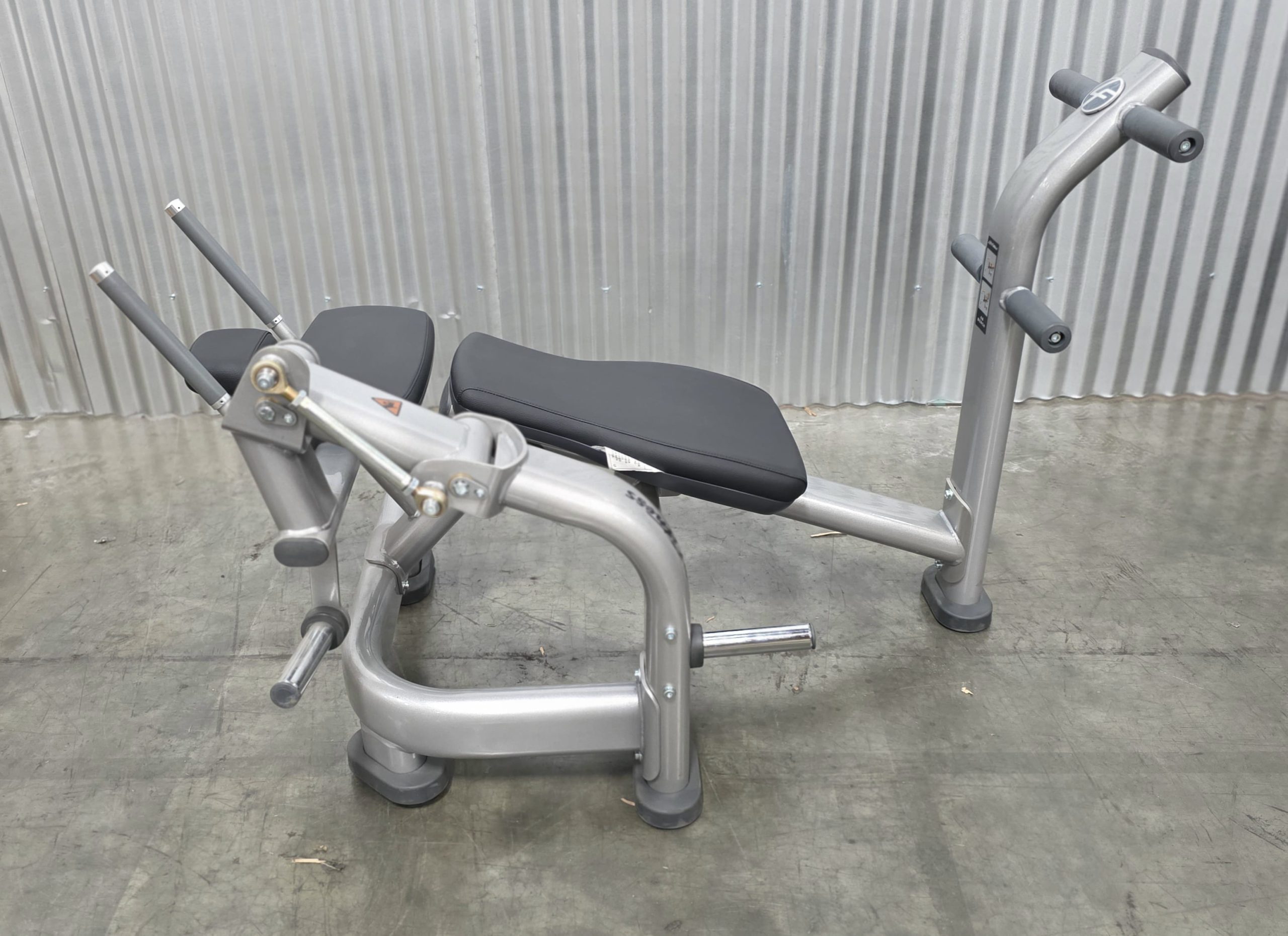 Life Fitness Commercial Signature Series Dual-Pivot Ab Crunch Bench - USED