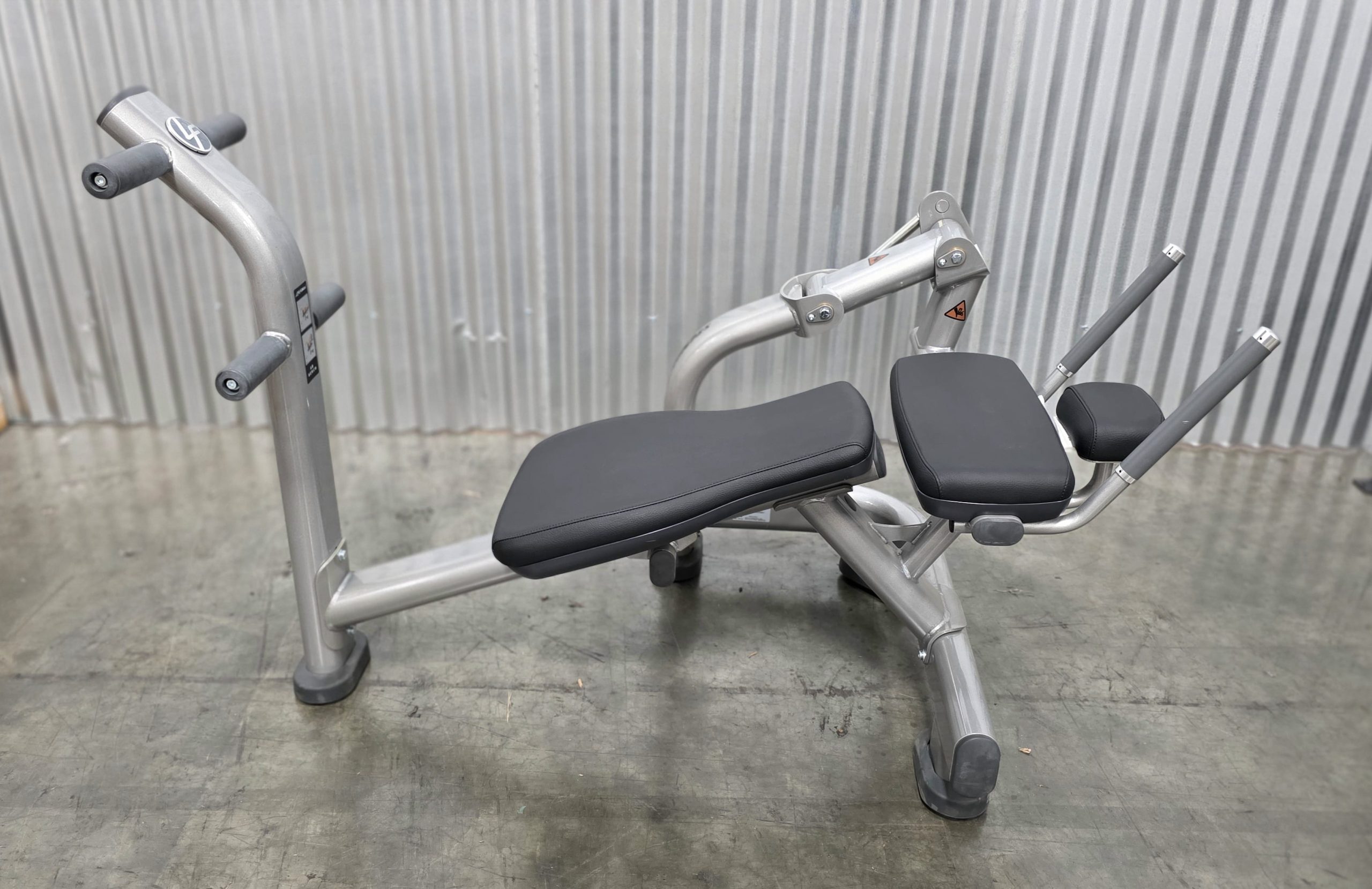 Life Fitness Commercial Signature Series Dual-Pivot Ab Crunch Bench - USED