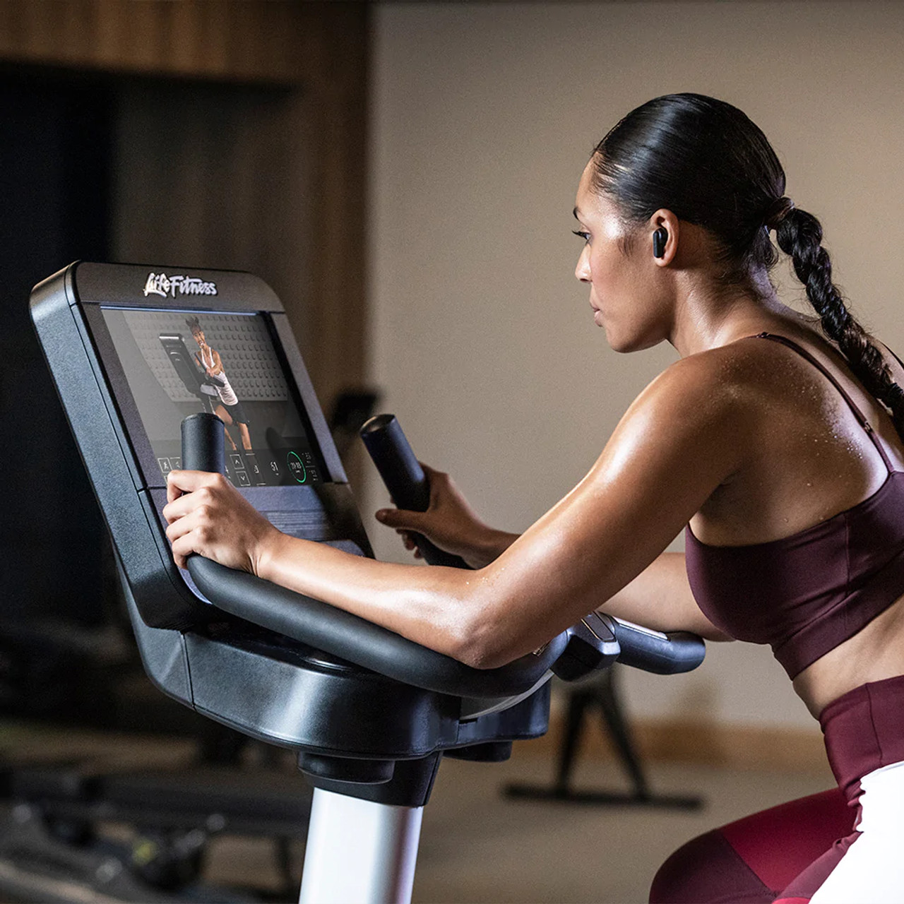 Life Fitness Club Series+ Upright LifeCycle w/SE4 HD Console - Image 3