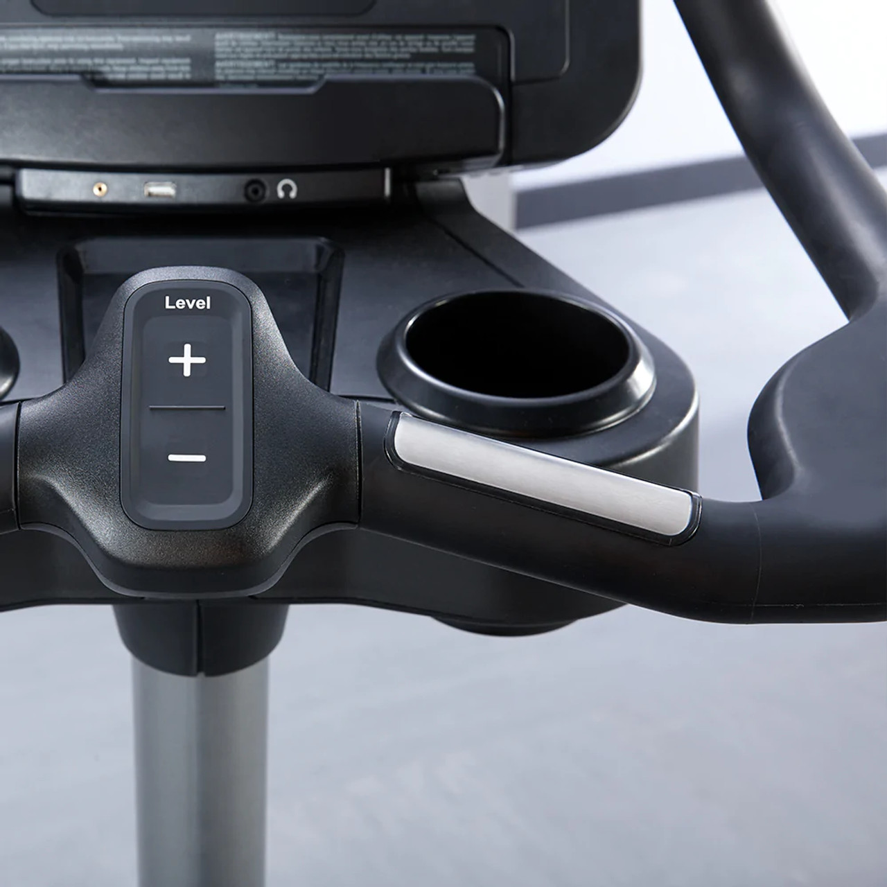 Life Fitness Club Series+ Upright LifeCycle w/SL Console - Image 5